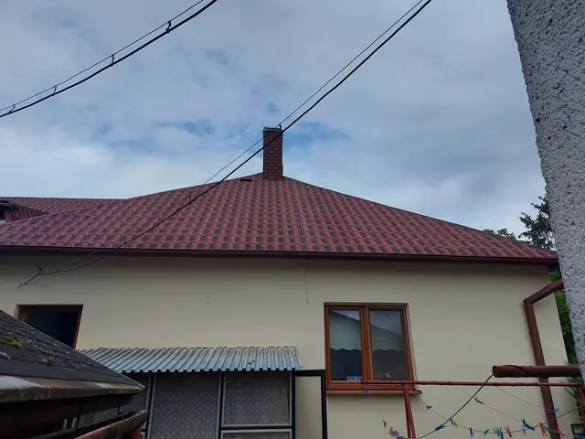 Sátortető 3D cserépmintás bitumenes lemezfedéssel